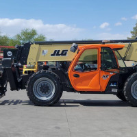 2025 JLG 1055