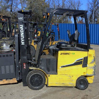 2017 Hyundai 25BC-9