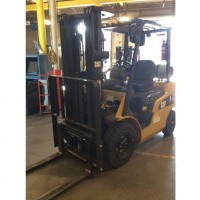2017 Cat GP25N Pneumatic Tire 4 Wheel Sit Down