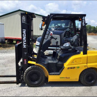 2017 Hyundai 25D-9