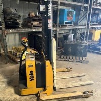 2008 Electric Yale MSW020E Electric Walkie Straddle Stacker