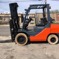 2014 LP Gas Toyota 8FGU30 Pneumatic Tire 4 Wheel Sit Down