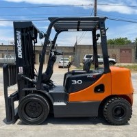 2013 Diesel Doosan D30S-5 Pneumatic Tire 4 Wheel Sit Down