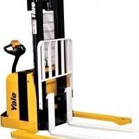 2012 Electric Yale MSW040 Electric Walkie Straddle Stacker